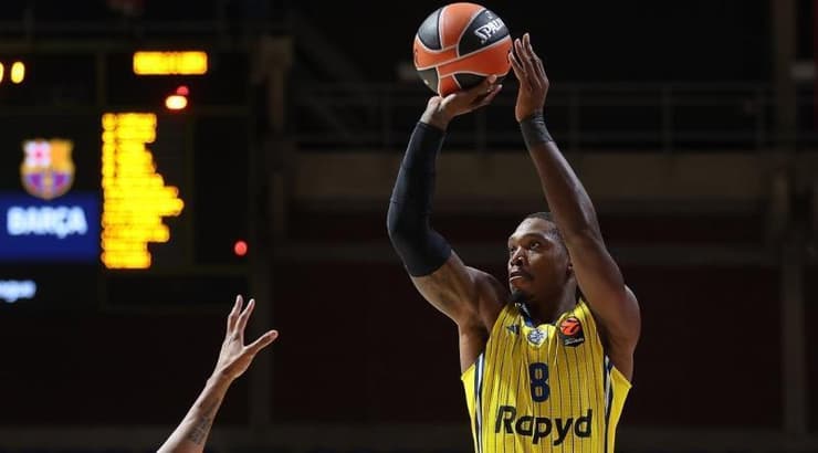 לוני ווקר זורק