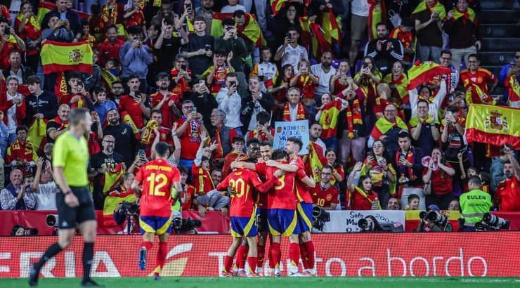 שחקני ספרד מאושרים (IMAGO) שחקני ספרד מאושרים