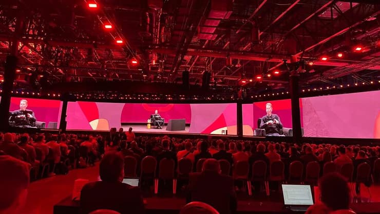 הכנס של חברת אורקל בלאס-וגאס (איילה אור-אל) הכנס של חברת אורקל בלאס-וגאס