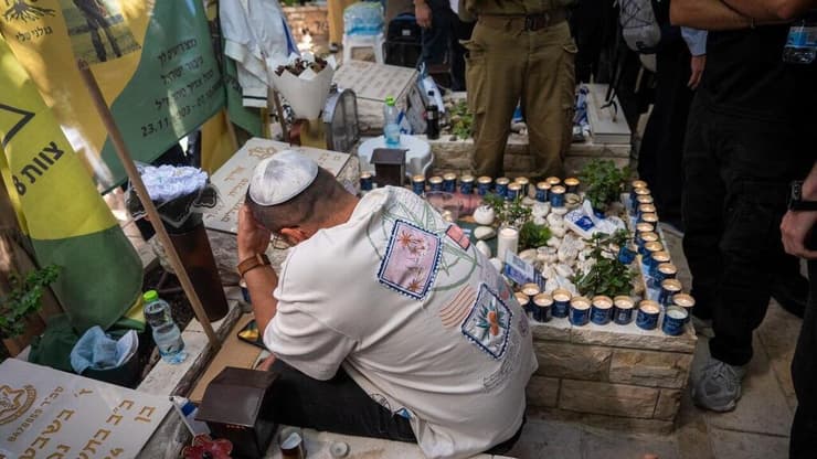 דוד טהר בקבר בנו אדיר ז"ל