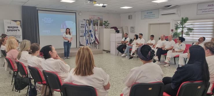 הכשרת הצוותים הרפואיים והפרא-רפואיים על ידי העמותה