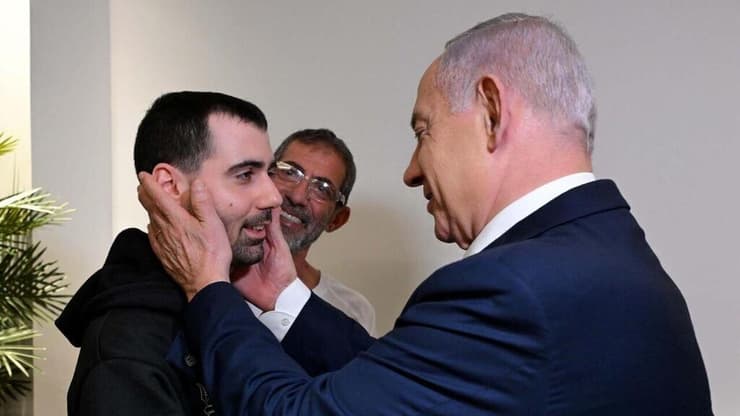 נתניהו ורעייתו מבקרים את השבים בבילינסון