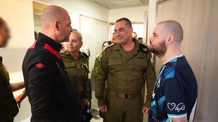 שורד השבי איתן הורן בפגישתו עם הרמטכ״ל