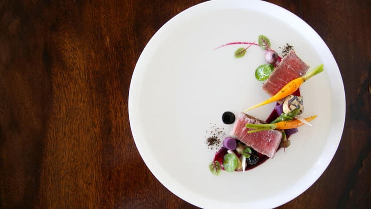 צילום: triocean, shutterstock מנה במסעדה