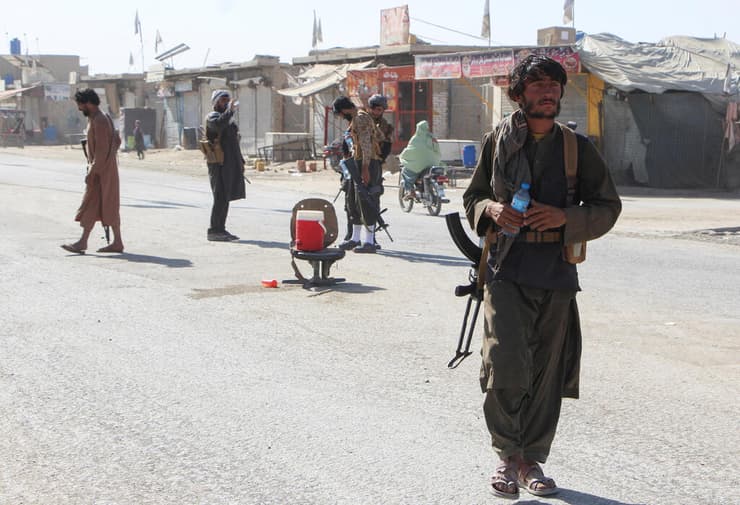 לוחמי טליבאן במחוז קנדהאר בגבול אפגניסטן ו פקיסטן