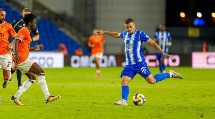 גלעד אברמוב מנסה לכבוש