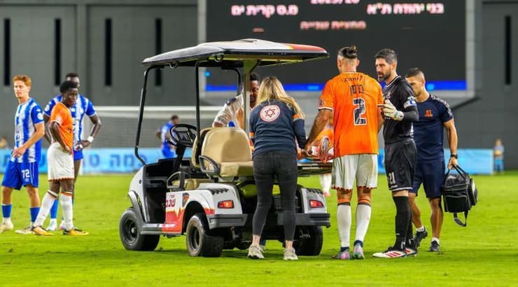 עילאי טרוסט מפונה מהמגרש