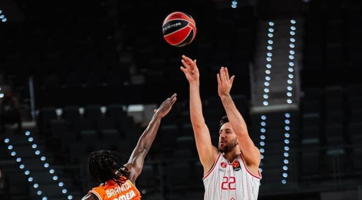 וסיליה מיציץ' עולה לסל