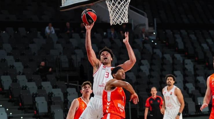 אלייז'ה בראיינט עולה לסל