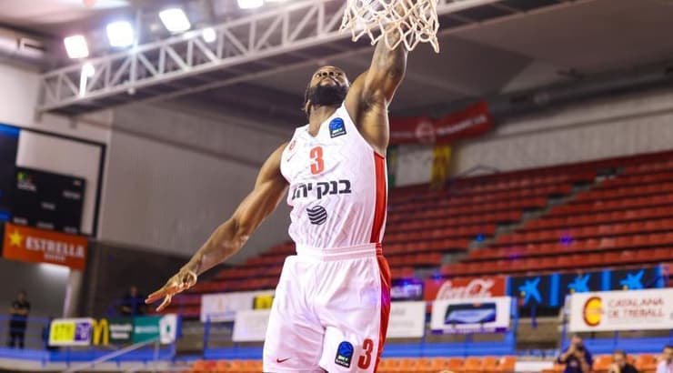 קאדין קרינגטון מטביע (מיכל בן גיגי, הפועל ירושלים) קאדין קרינגטון מטביע