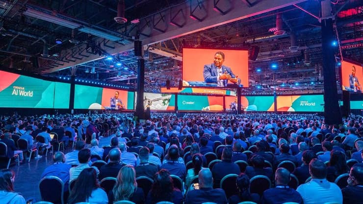 מתוך הכנס של חברת אורקל בלאס-וגאס (איילה אור-אל) הכנס של חברת אורקל בלאס-וגאס