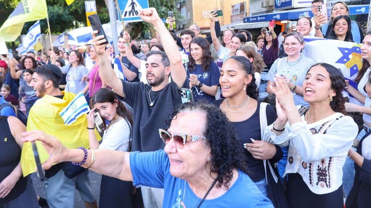 קבלת פנים לשורד השבי נמרוד כהן ששב לביתו ברחובות