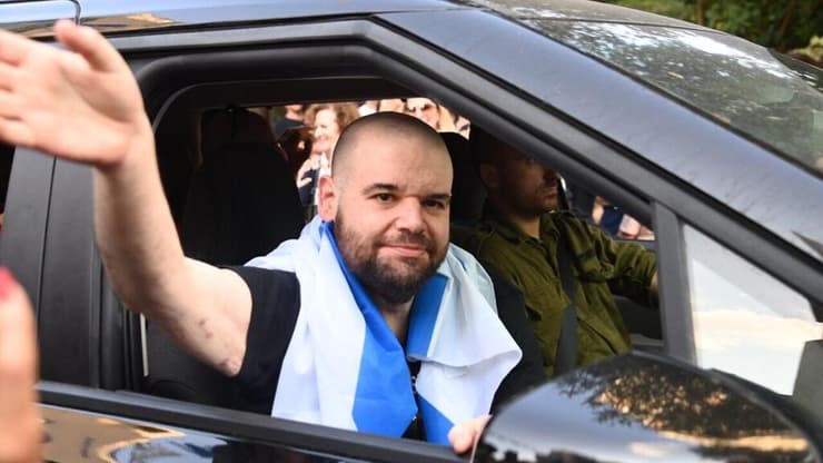 קבלת הפנים לאיתן בכפר סבא. "לא דמיינתי לעצמי כמה זה חזק" (צילום: יאיר שגיא) החטוף איתן הורן שב לביתו ב כספר סבא