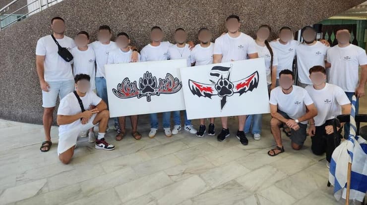 החברים מהמחלקה שהגיעו לקבל את פניו של מתן בבי״ח איכילוב