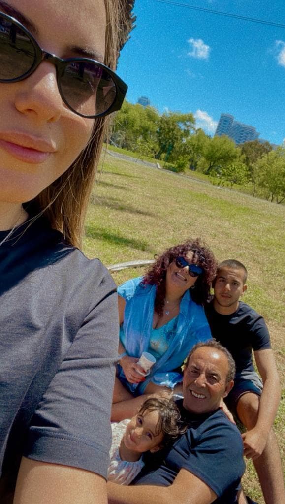 אורי כרמי ז"ל עם משפחתו