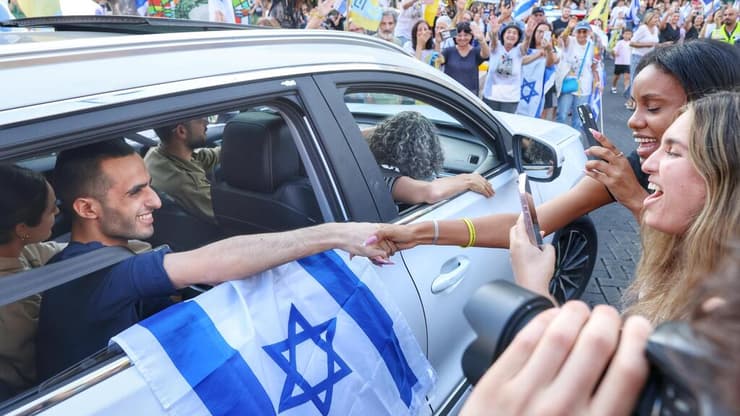 קבלת פנים לשורד השבי נמרוד כהן ששב לביתו ברחובות