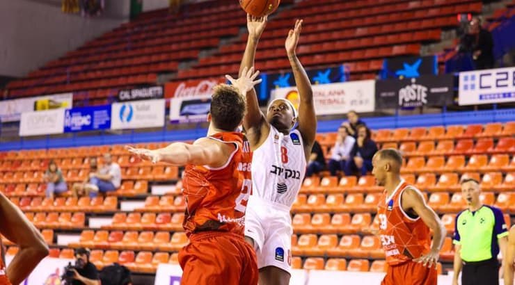 קשיוס ווינסטון זורק (מיכל בן גיגי, הפועל ירושלים) קשיוס ווינסטון זורק