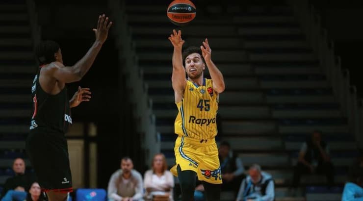 תמיר בלאט זורק