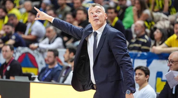 שאראס על הקווים של פנרבחצ'ה (IMAGO) שאראס על הקווים של פנרבחצ'ה