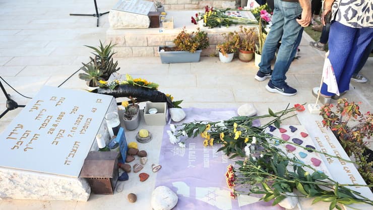 אזכרתו של רועי עידן צלם ynet בבית העלמין כפר הריף