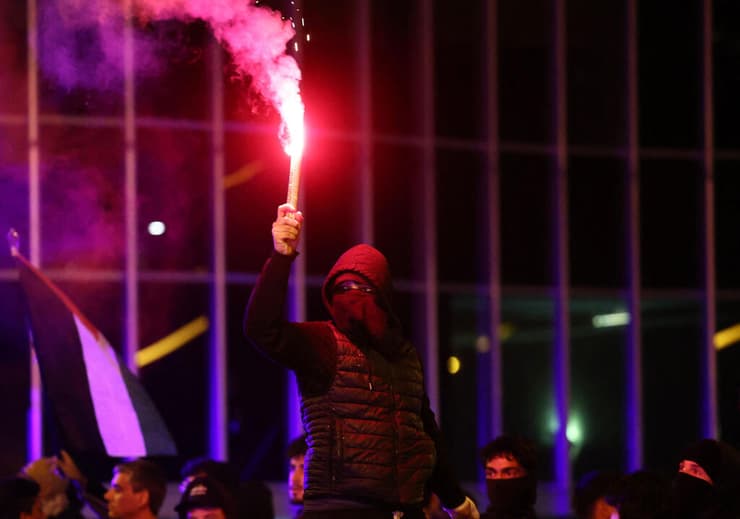 התפרעויות בהפגנה נגד ישראל פרו-פלסטינית בברצלונה ספרד