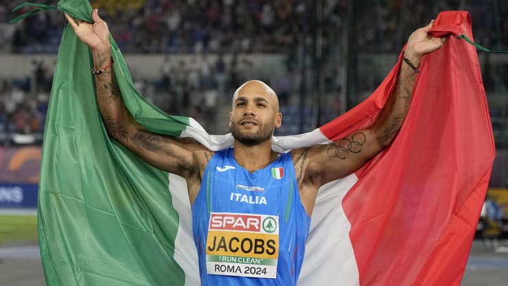 מרסל ג'ייקובס אחרי זכייה במדליית זהב ב-100 מ' באליפות אירופה 2024 ברומא