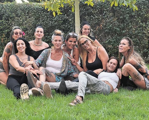 "לא נקבל צעירות בנות 23, שהן בגיל הילדים שלנו. כולם פה אנשי עסקים, אמהות עובדות, אנשים נורמטיביים, שהאירועים שלנו, פעם בחודש, הם המקום שלהם להשתחרר"   