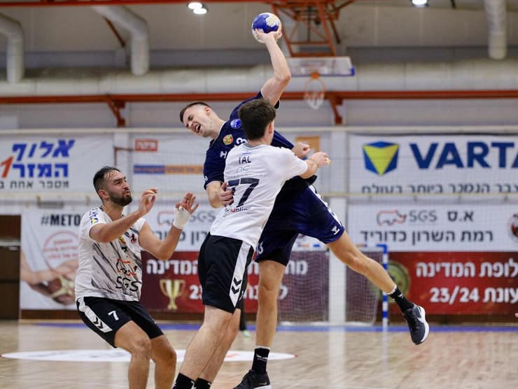 מילאן גוסטוביץ', כובש השוויון הדרמטי של הרצליה (צילום: גיל שמאי) מילאן גוסטוביץ', כובש השוויון הדרמטי של הרצליה