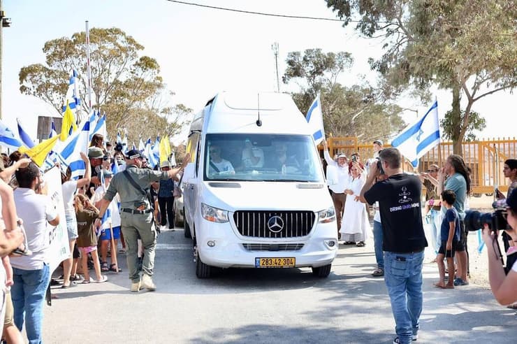  עמיר מירן חוזר הביתה