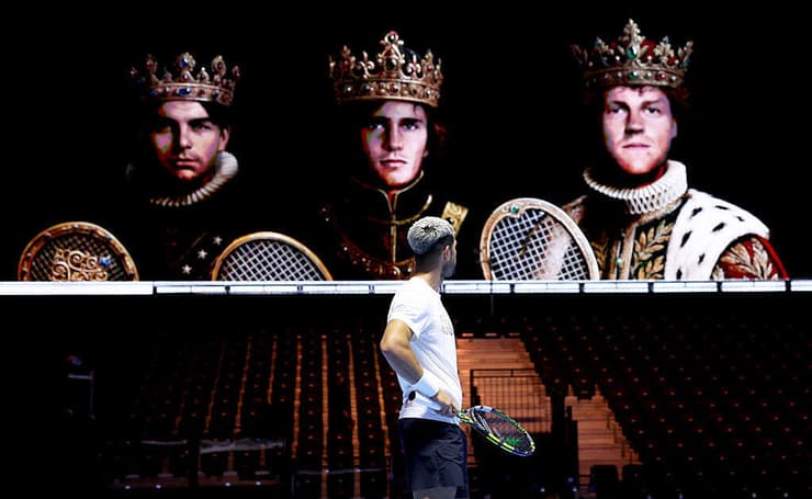 אלקראס מחכה ליריבו הגדול (צילום: Clive Brunskill/Getty Images) אלקראס סינר