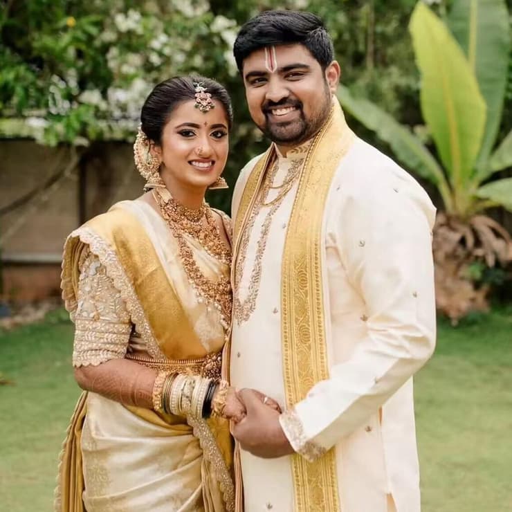 ד"ר מהנדרה רדי ג'י.אס, רופא מתמחה בכירורגיה מהודו, ואשתו הרופאה, ד"ר קרוטיקה מ. רדי, שאותה רצח לפי החשד (צילום: רשת X) ד"ר מהנדרה רדי ג'י.אס, רופא מתמחה בכירורגיה מהודו, חשוד ברצח אשתו הרופאה, ד"ר קרוטיקה מ. רדי