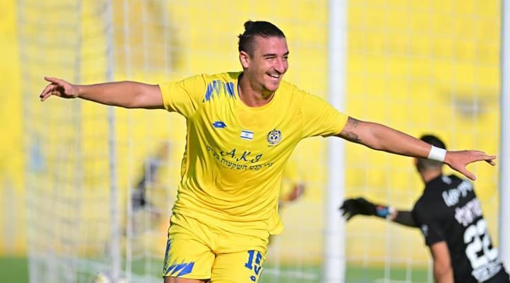 אוהד ברזילי מאושר