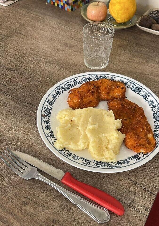 הארוחה הראשונה של נמרוד כהן בבית ארוחה ראשונה של נמרוד כהן בבית