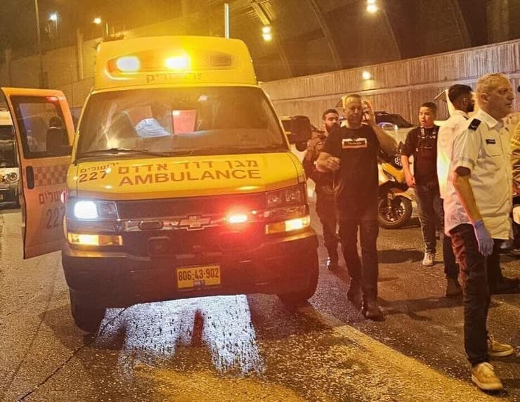 צילום: תיעוד מבצעי מד"א זירת התאונה סמוך למנהרת נעמי שמר