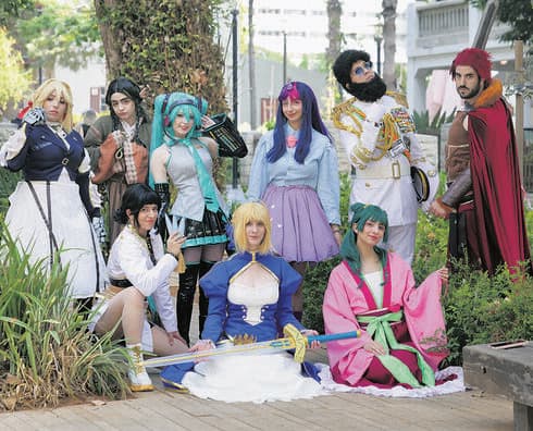 "אם תראי ברחוב גולש שהולך ברחוב עם גלשן, את לא תחשבי עליו מחשבות שליליות, נכון? אז למה שתחשבי שאדם שהולך מחופש ברחוב הוא מוזר ורצוי להתרחק ממנו?"   