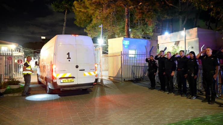 ליווי ארון החלל החטוף למכון לרפואה משפטית