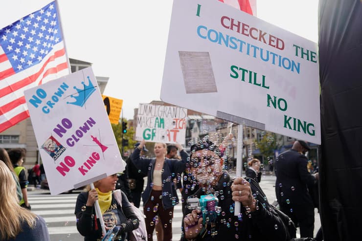 צילום: AP Photo/Jose Luis Magana הפגנה נגד נשיא ארה"ב דונלד טראמפ בוושינגטון