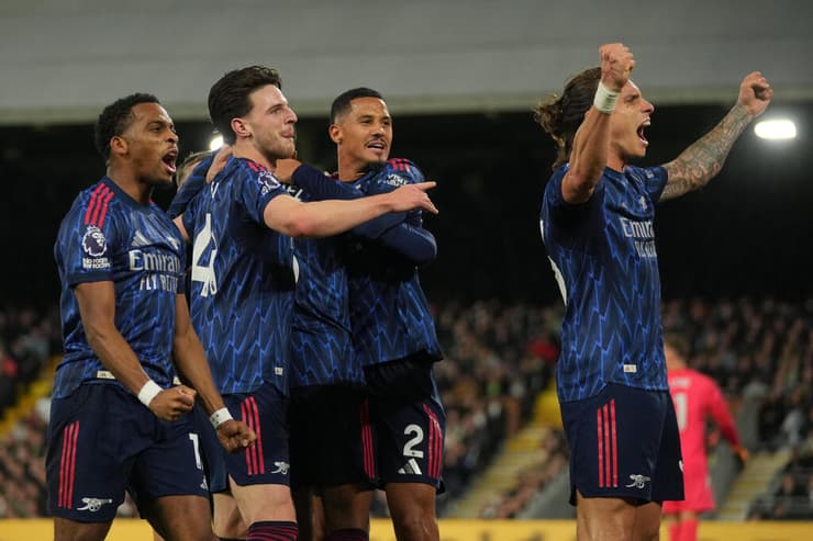 ארסנל חוגגת בסיום (צילום: AP Photo/Kin Cheung) ארסנל חוגגת בסיום