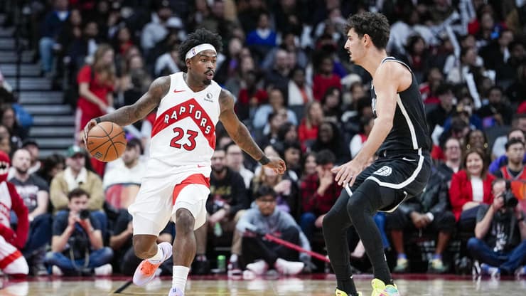 שחקן ברוקלין נטס בן שרף שומר על שחקן טורונטו רפטורס ג'מאל שיד