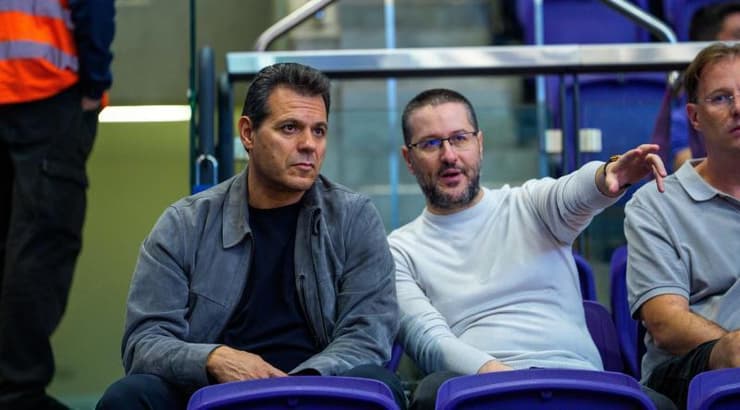 ג'ורג' חינאס ודימיטריס איטודיס