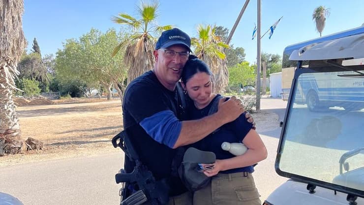 המעגל נסגר. שני עם אוהד (באדיבות המצולמת) שני חוזה עם אוהד דזרמן