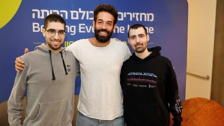 עם גיא גלבוע דלאל ואביתר דוד (צילום: גיא יחיאלי) רביד פלוטניק עם גיא גלבוע דלאל ואביתר דוד