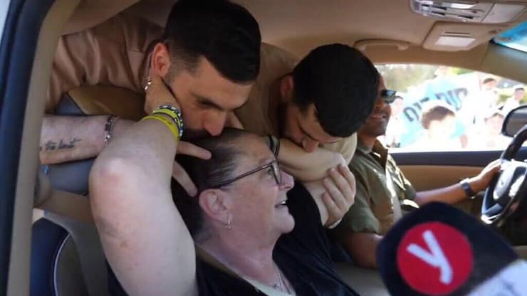 גלי וזיוי ברמן שבו הביתה (צילום: תומר שונם הלוי) גלי וזיוי ברמן שבו הביתה