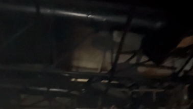 "בום כמו רעידת אדמה". ההרס בתקרת חדר הכושר שהפציץ הזיק (צילום: שני חוזה) חדר הכושר באוגדת עזה שהופצץ על-ידי זיק