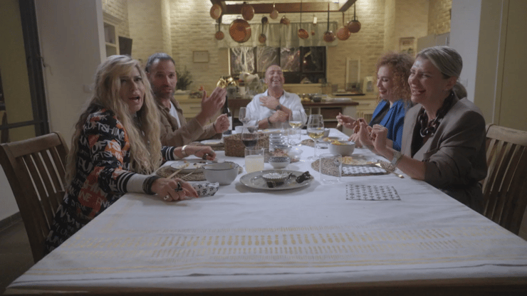 "אנחנו מייצרים בשולחן מפגשים שיכולים לייצר קשב והכלה" (באדיבות כאן, ארמוזה הפקות) מתוך "בואו לאכול איתי" עונה 9