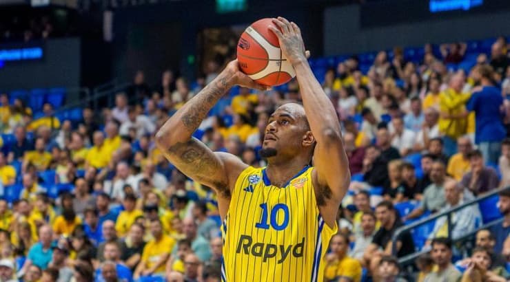 אושיי בריסט עולה לזריקה (רועי כפיר) אושיי בריסט עולה לזריקה