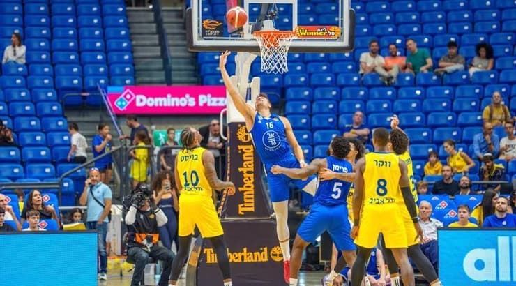 יותם חנוכי עולה לזריקה (רועי כפיר) יותם חנוכי עולה לזריקה