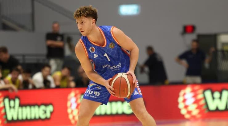 גיל בני עם הכדור  (באדיבות המועדון)