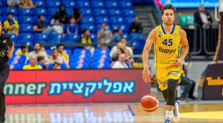 תמיר בלאט עם הכדור (רועי כפיר) תמיר בלאט עם הכדור