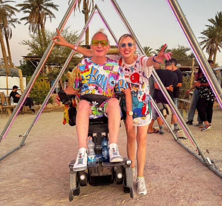 רועי ושרון במסיבה. "תמיד במרכז הרחבה"    